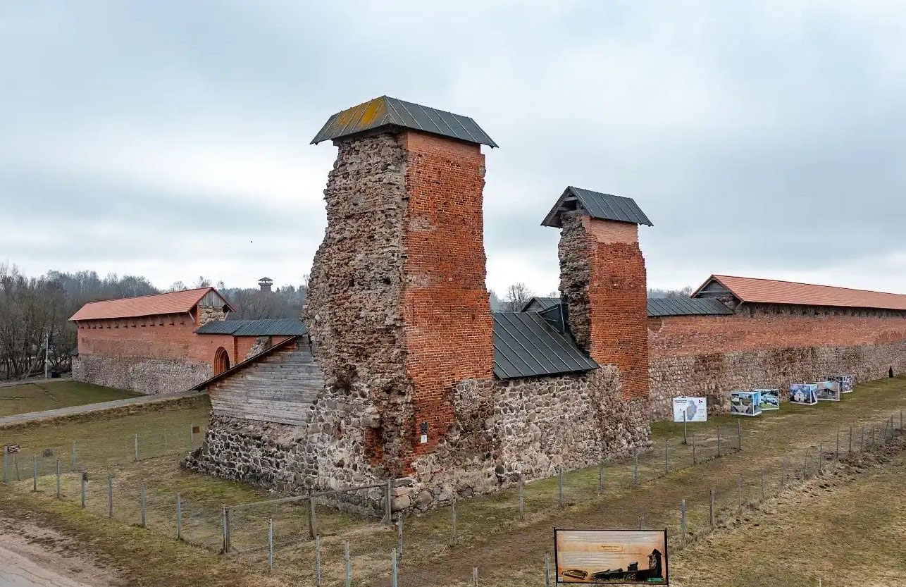 Фрагменты Кревского замка